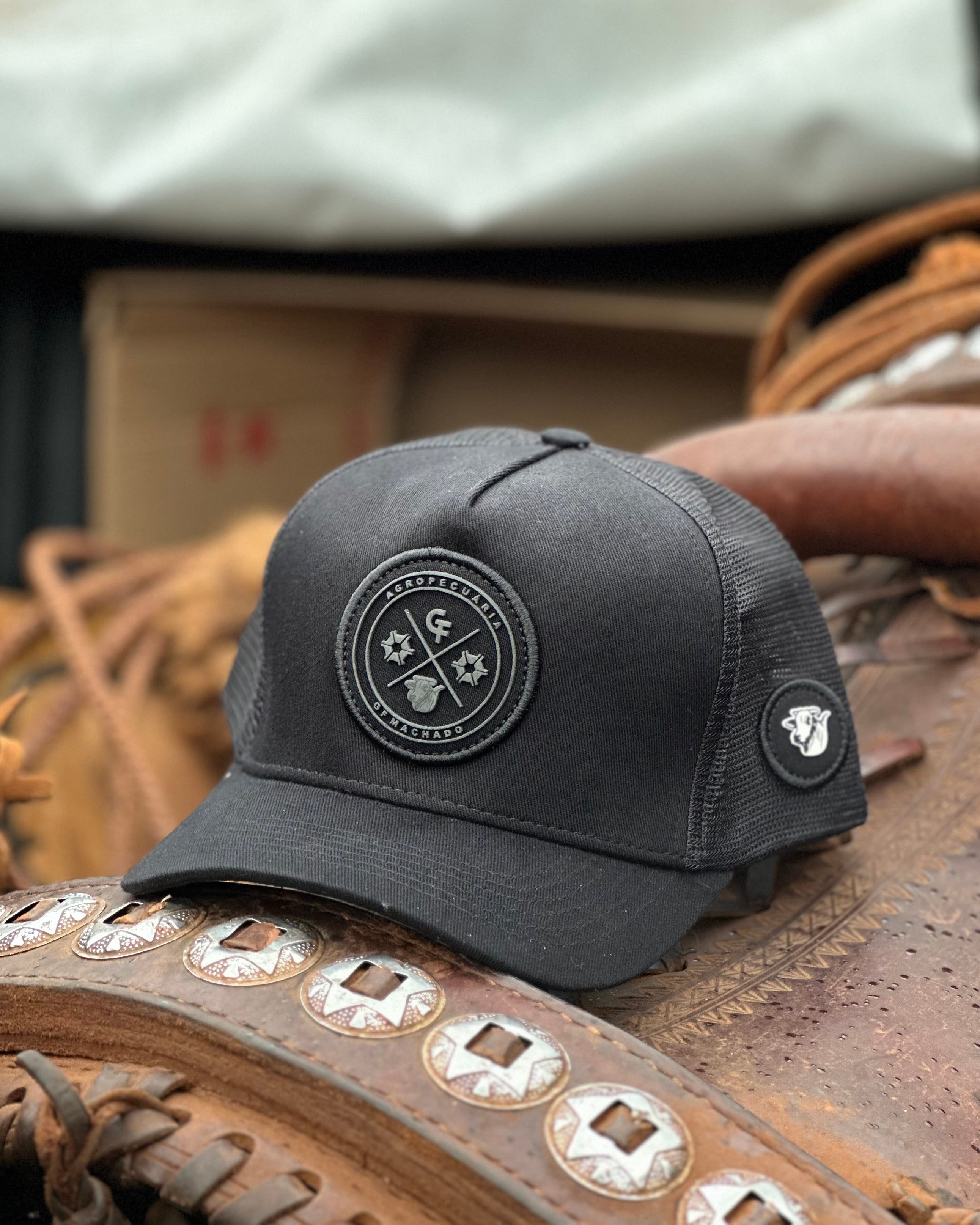 BONÉ ALL BLACK EM BRIM COM DETALHE NELORE